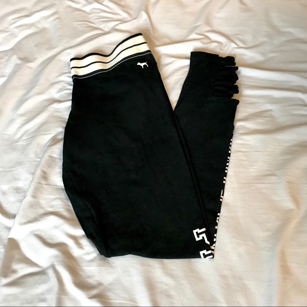 black VS leggings